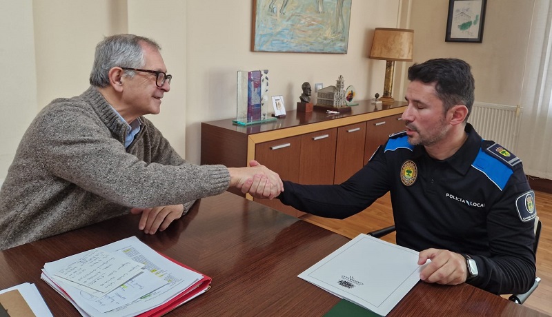 Evencio Ferrero felicita a Pedro Cancela tras nomealo xefe da Policía Local